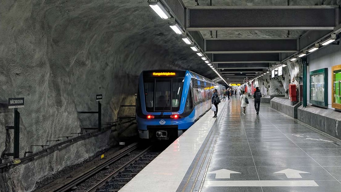 במקום פרסומות: שלטי המודעות בשטוקהולם ידריכו חסרי בית למקלטים כשהטמפרטורות יורדות